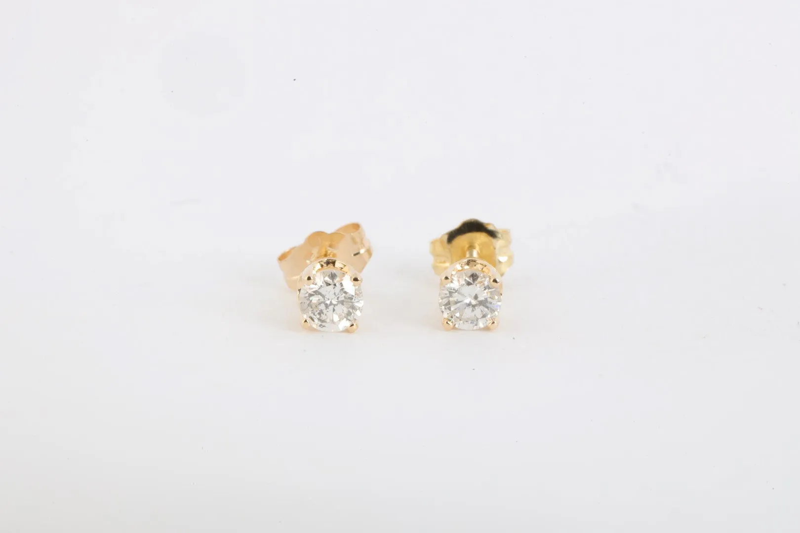 14k Yellow Gold 0.42tcw Diamond Stud Earrings (0.83g.)