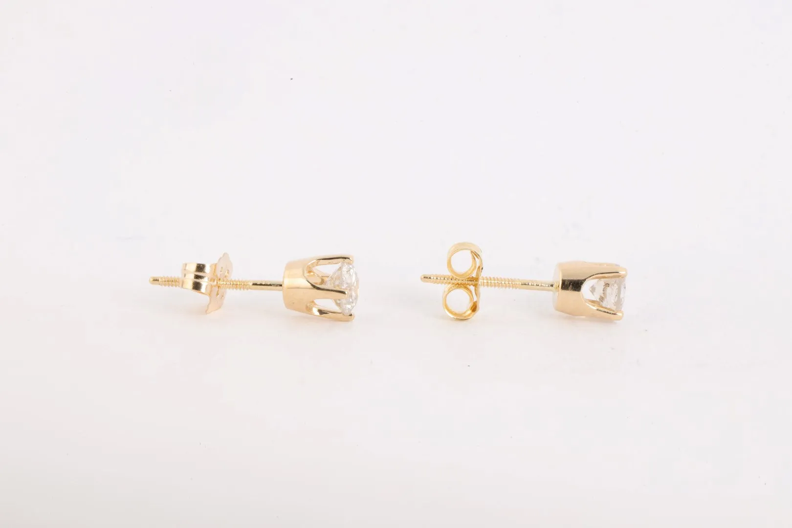 14k Yellow Gold 0.42tcw Diamond Stud Earrings (0.83g.)