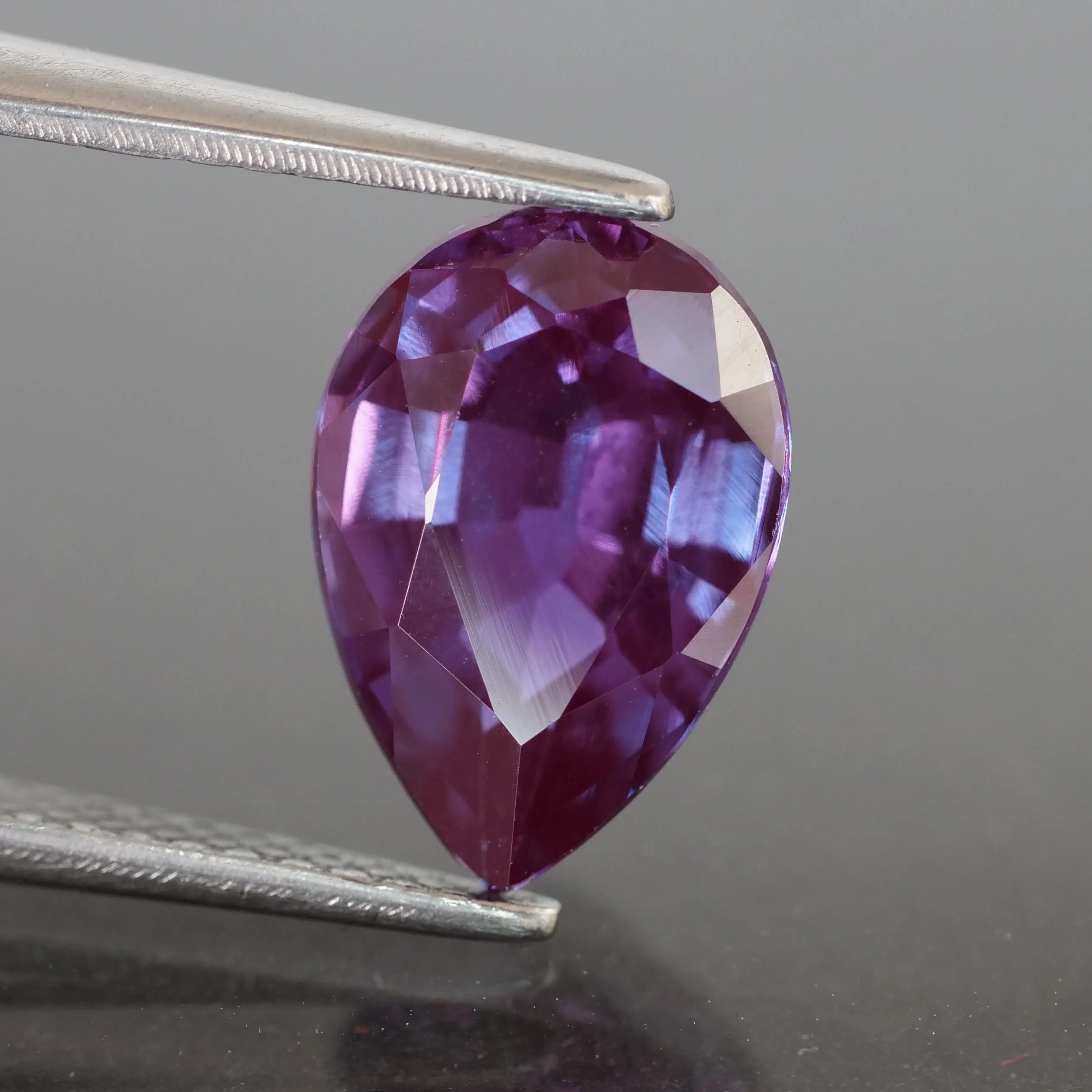 Alexandrite | IGI certified | lab created, colour changing, pear cut *10x7mm, *2.30 ct