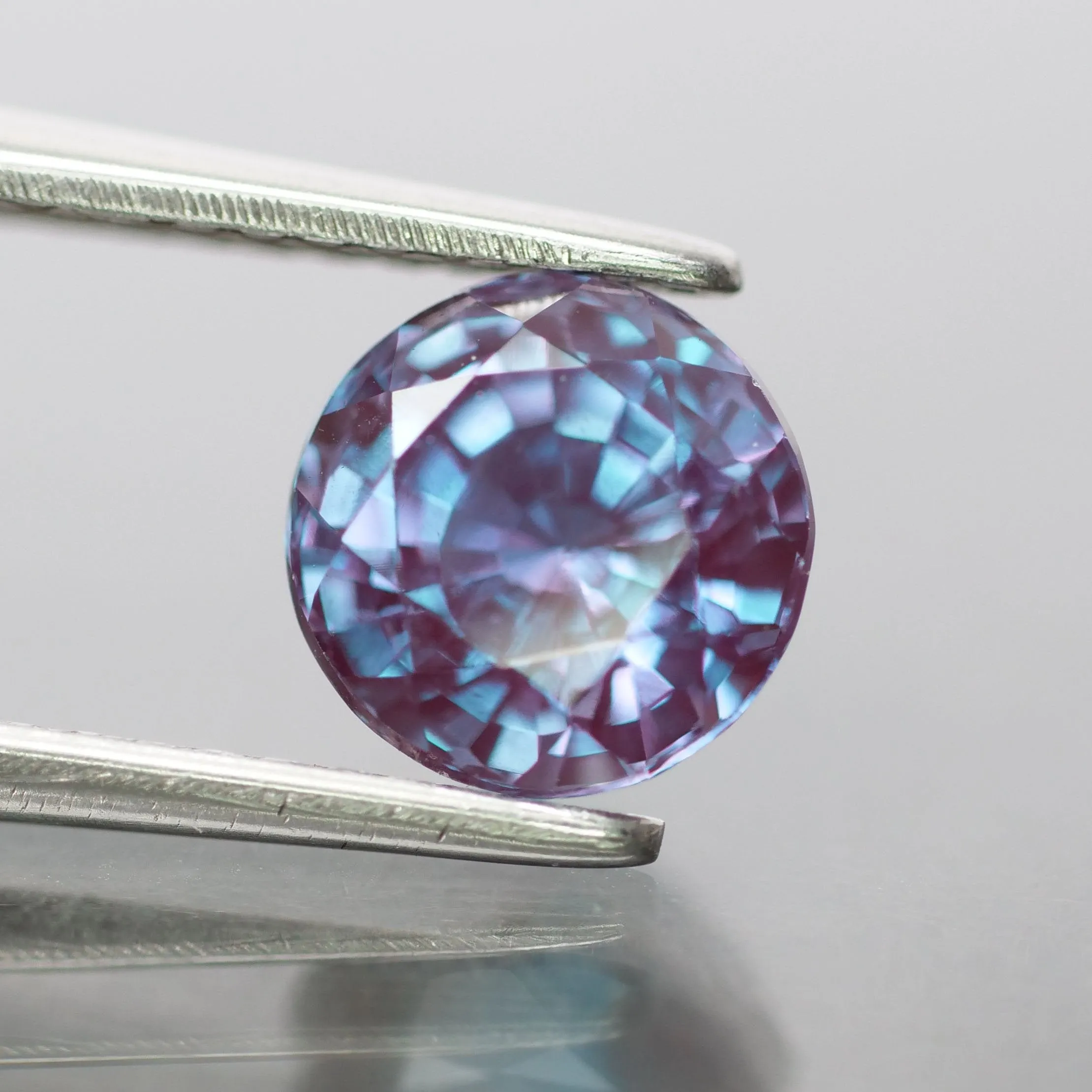 Alexandrite | IGI certified | lab created, colour changing, round cut 6.5mm, 1.28 ct