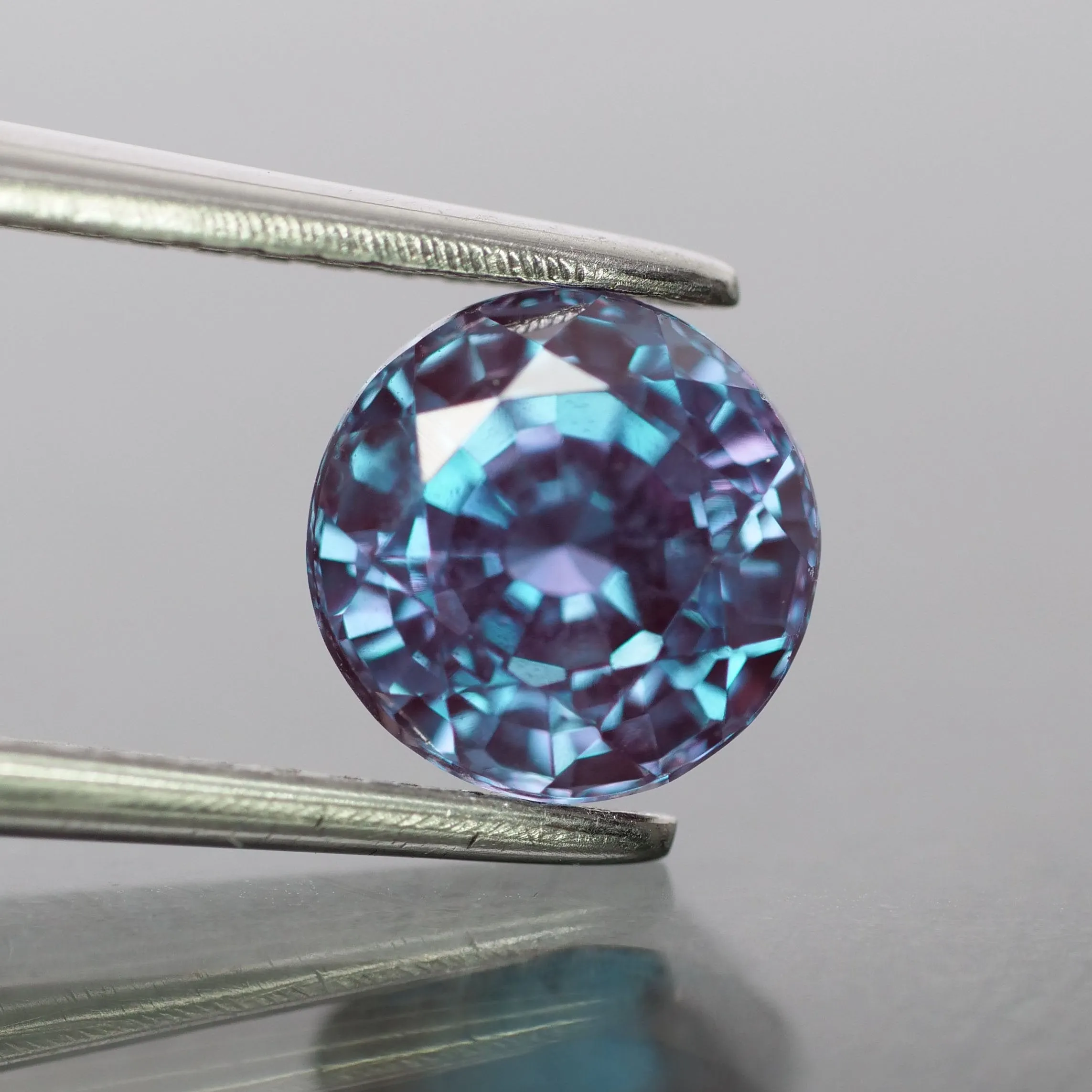 Alexandrite | IGI certified | lab created, colour changing, round cut 6.5mm, 1.28 ct