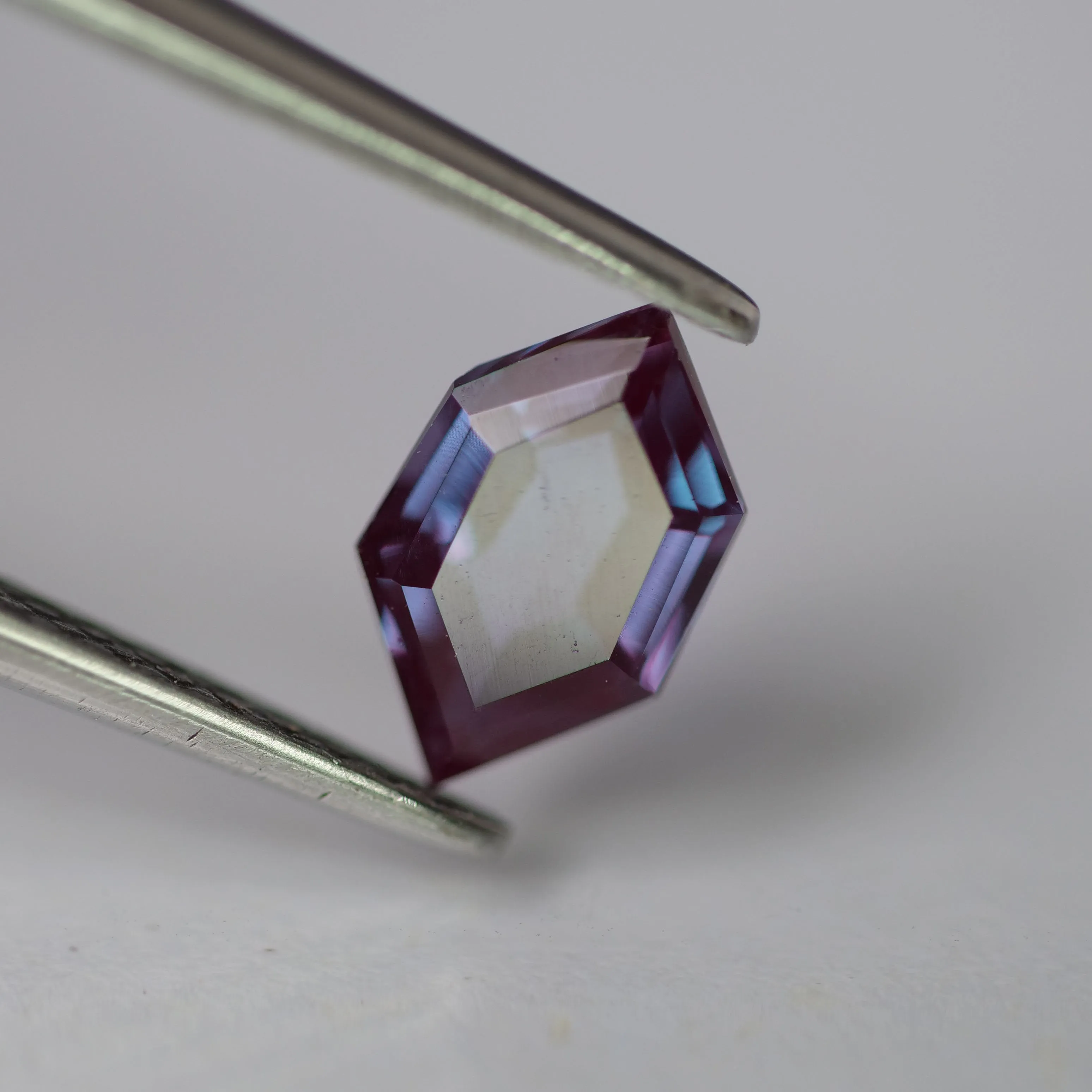 Alexandrite | lab created, colour changing, long hexagon cut 7.5x5mm, 0.70 ct