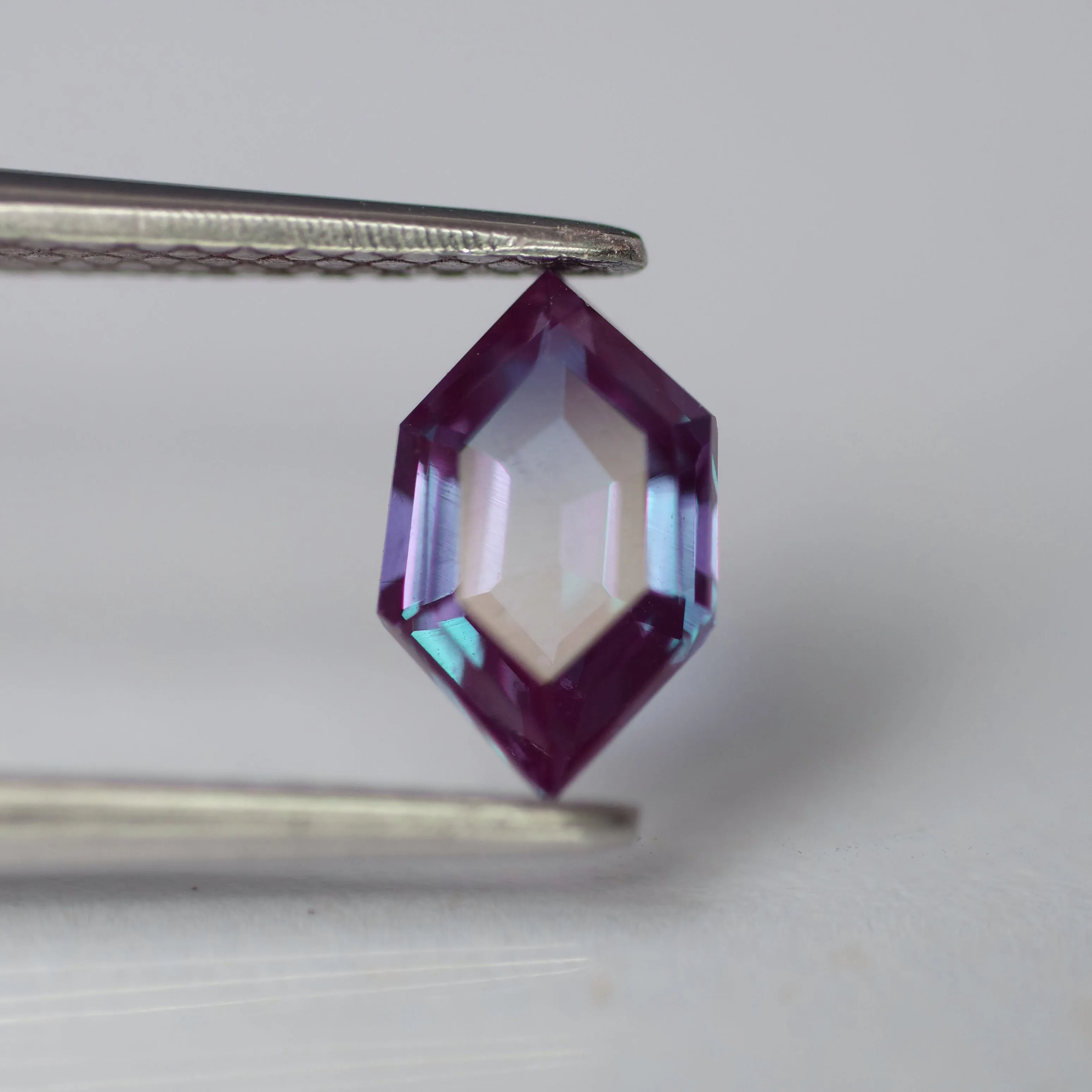 Alexandrite | lab created, colour changing, long hexagon cut 7.5x5mm, 0.70 ct