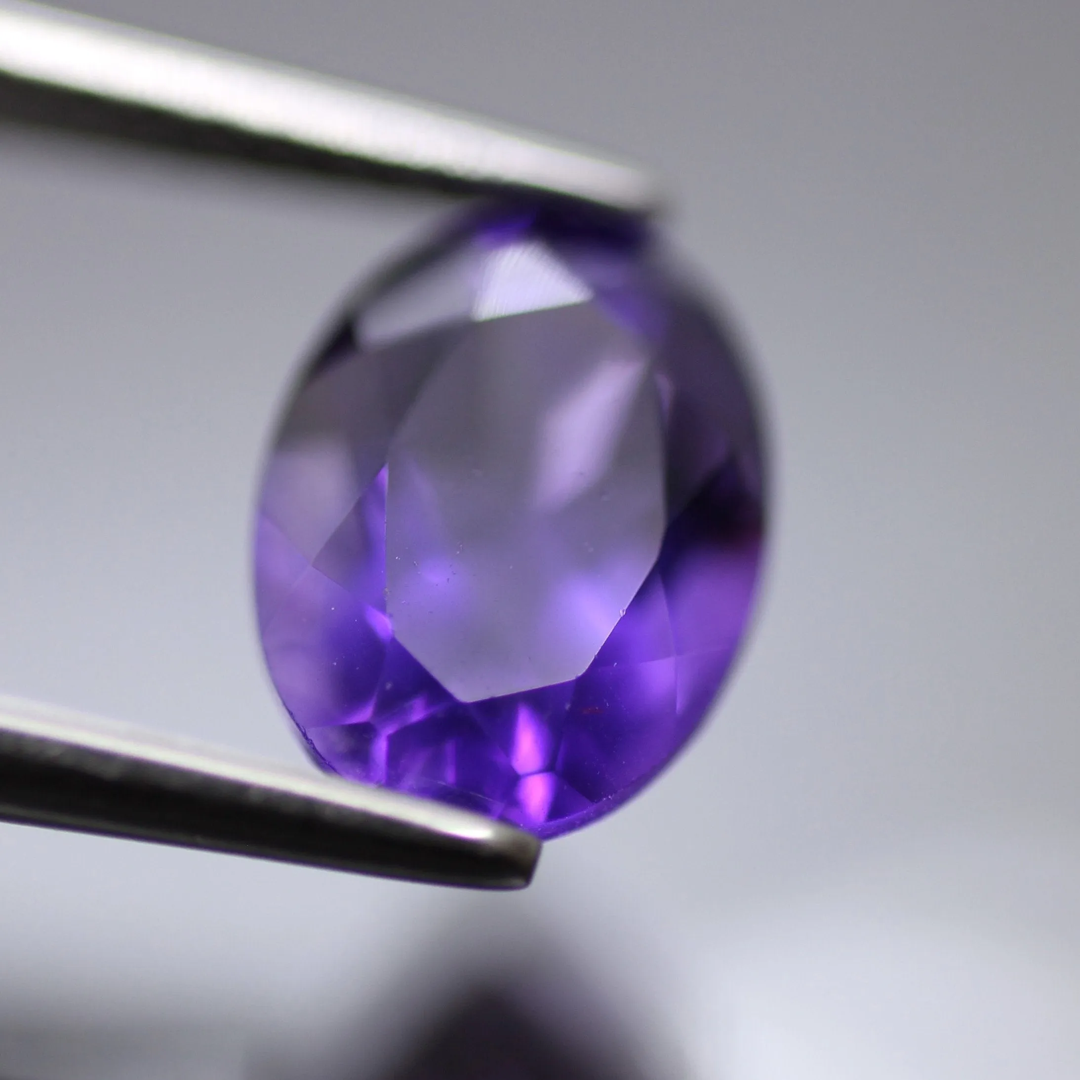 Amethyst | oval cut 8x6mm, 1.3ct, VS clarity, Africa