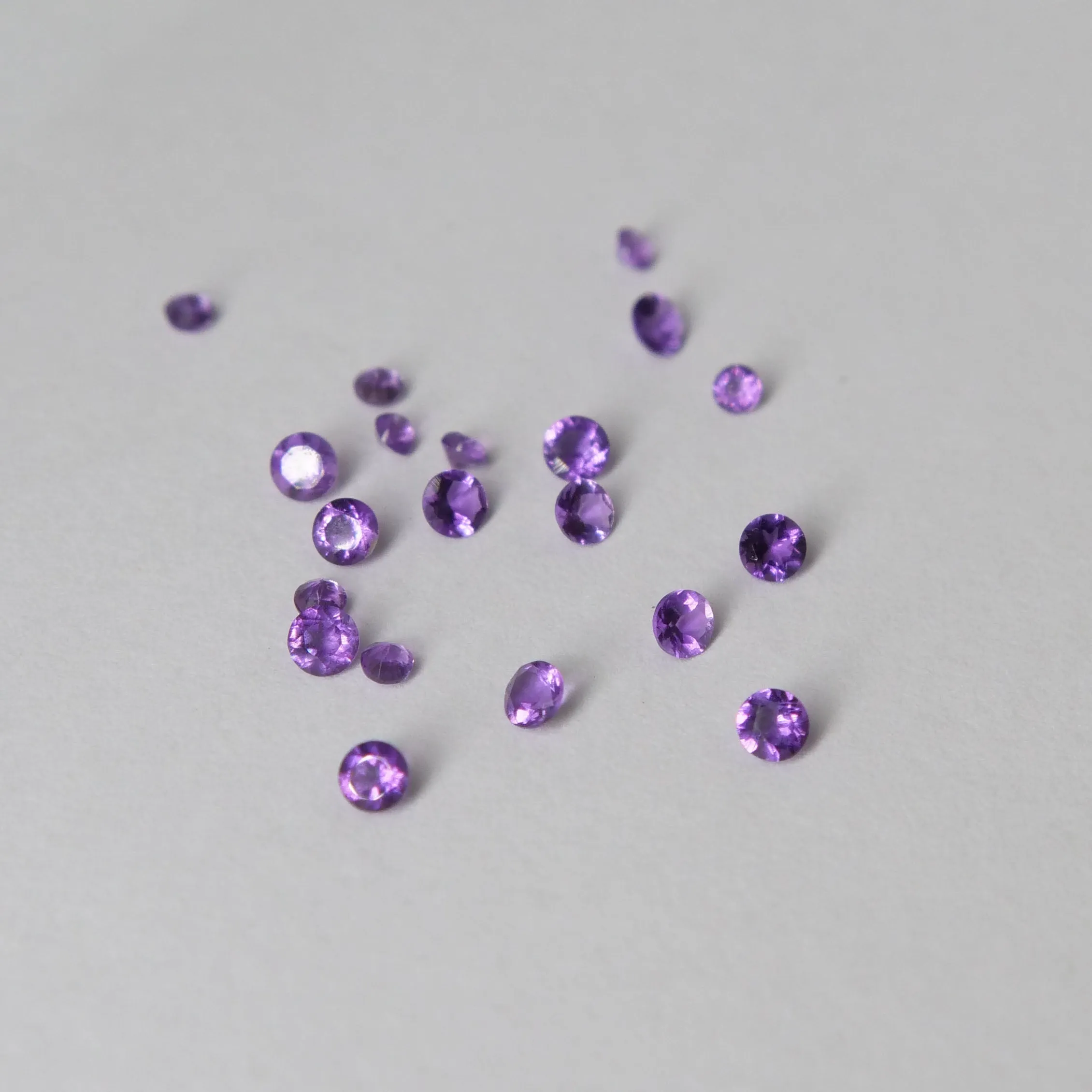 Amethyst | round cut, purple, accent stones, VS clarity, Brasil