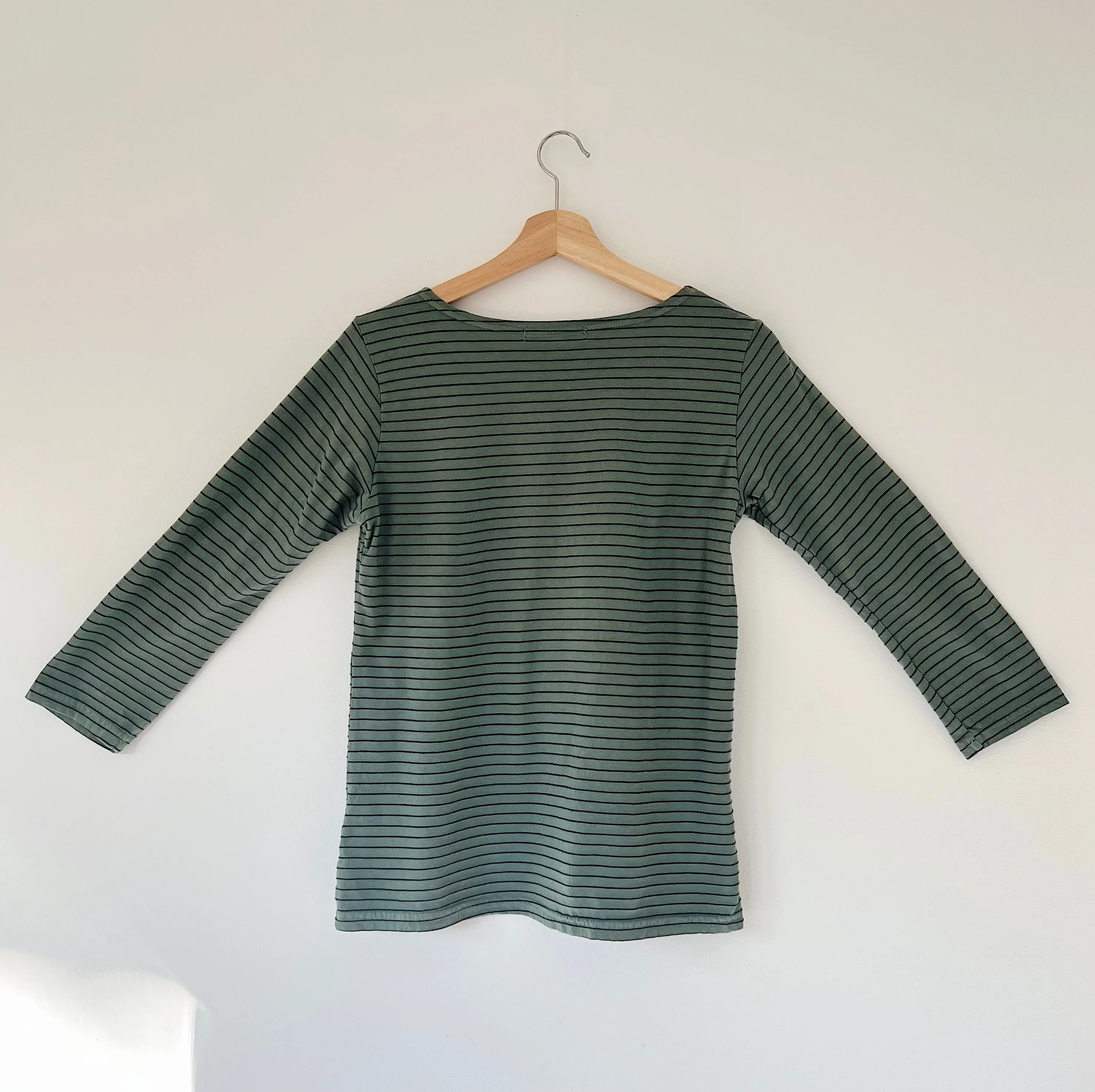 Cut Loose | 3/4 Sleeve Boatneck Tee Shirt in Thin Myrtle Stripe