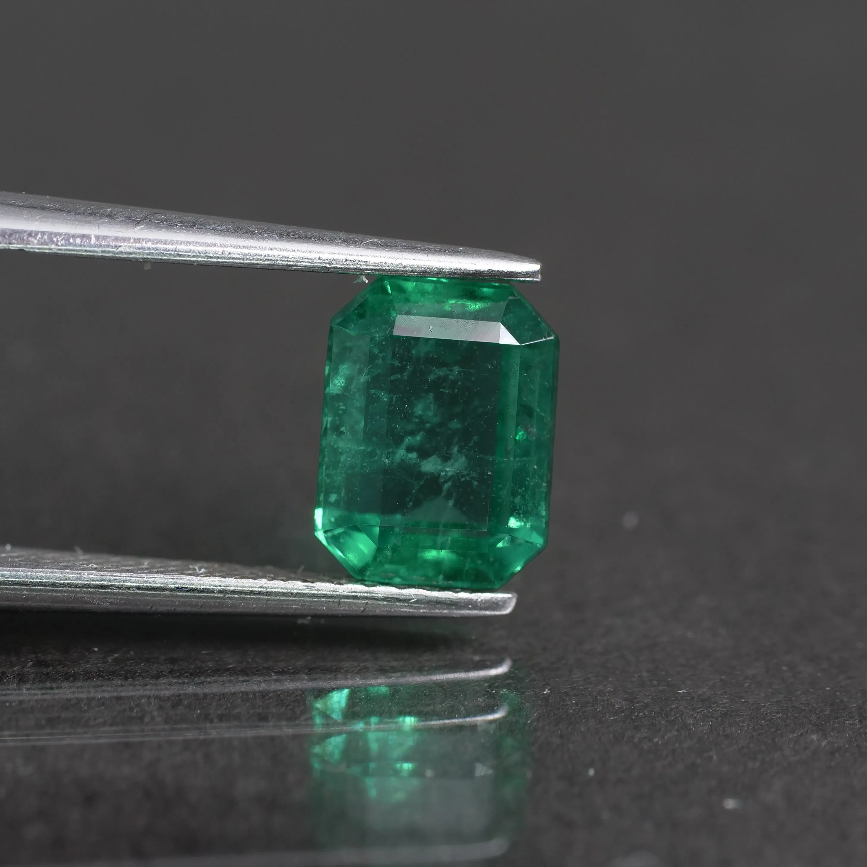 Emerald | IGI certified | natural, octagon cut 8x6mm, AAAA, 1.56ct