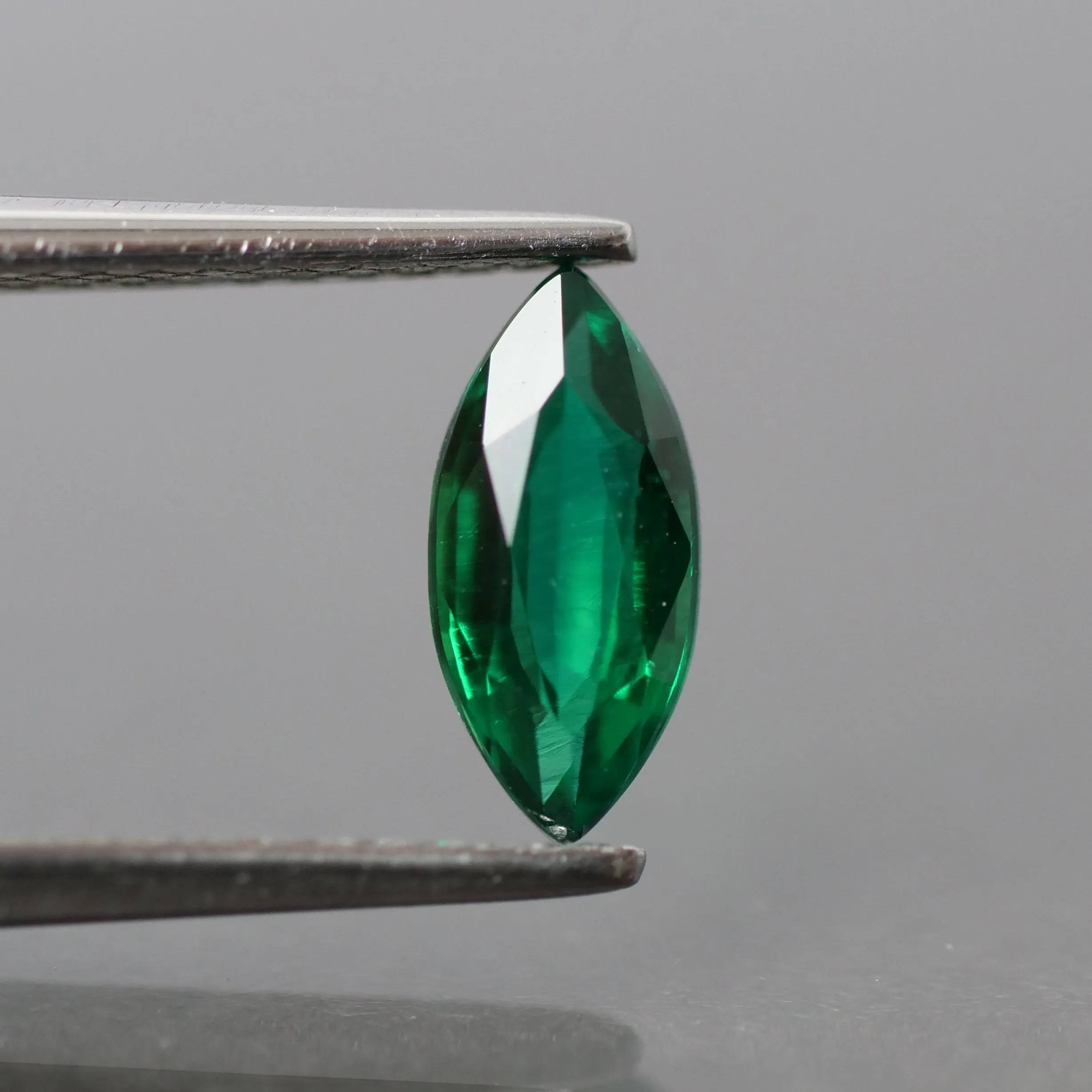 Emerald | Lab-Created Hydrothermal, marquise cut 8 x 4mm, VS 0.5ct