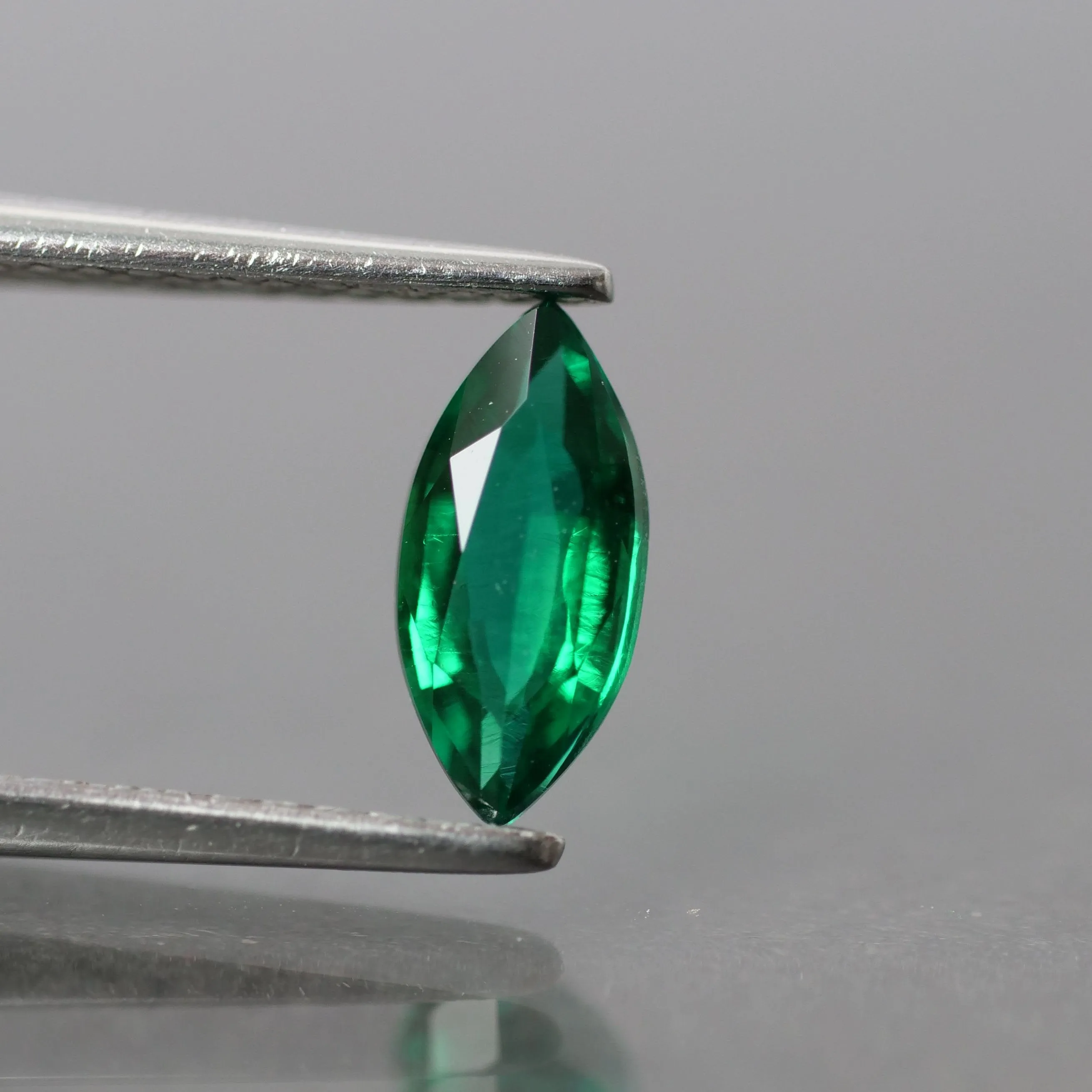 Emerald | Lab-Created Hydrothermal, marquise cut 8 x 4mm, VS 0.5ct