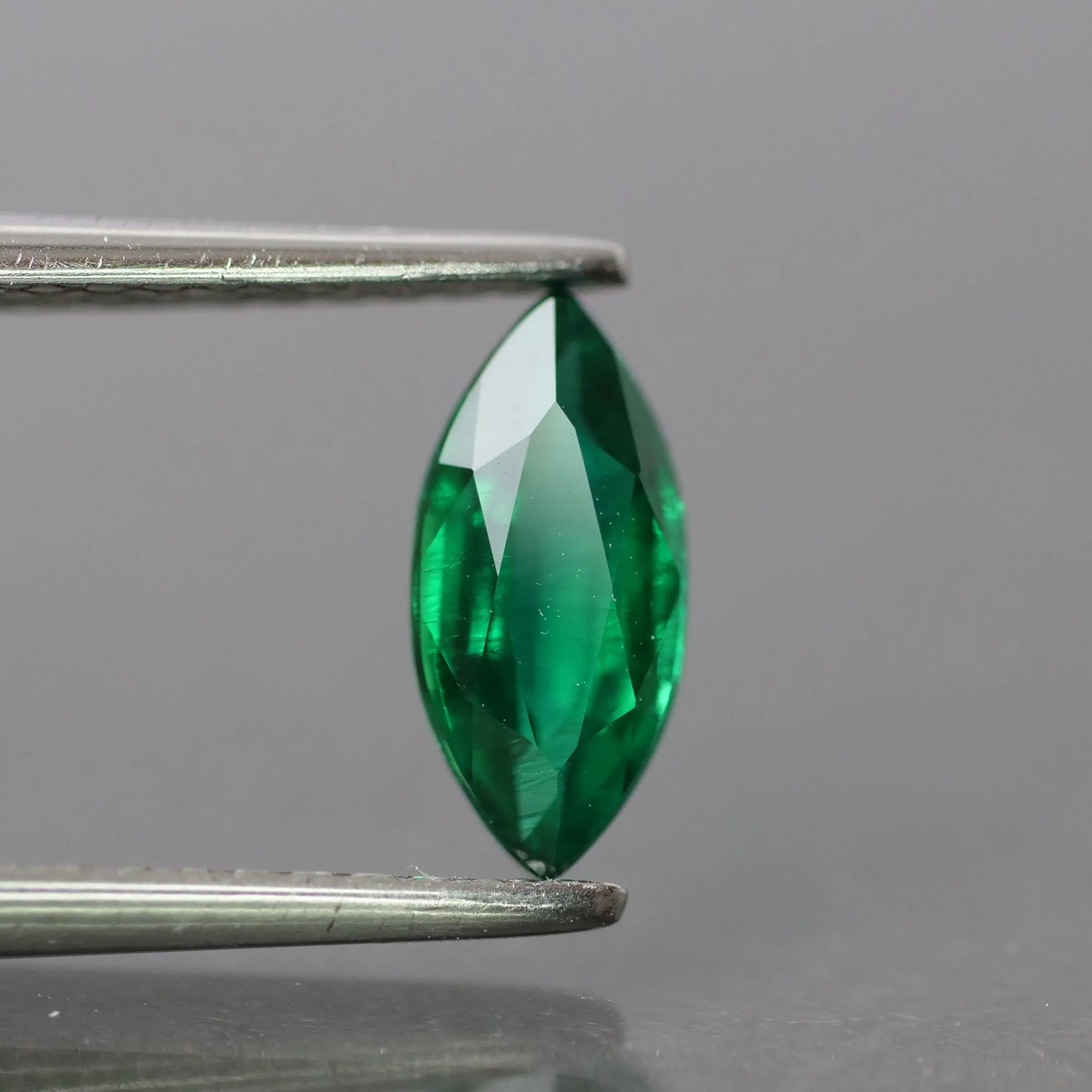 Emerald | Lab-Created Hydrothermal, marquise cut 8 x 4mm, VS 0.5ct