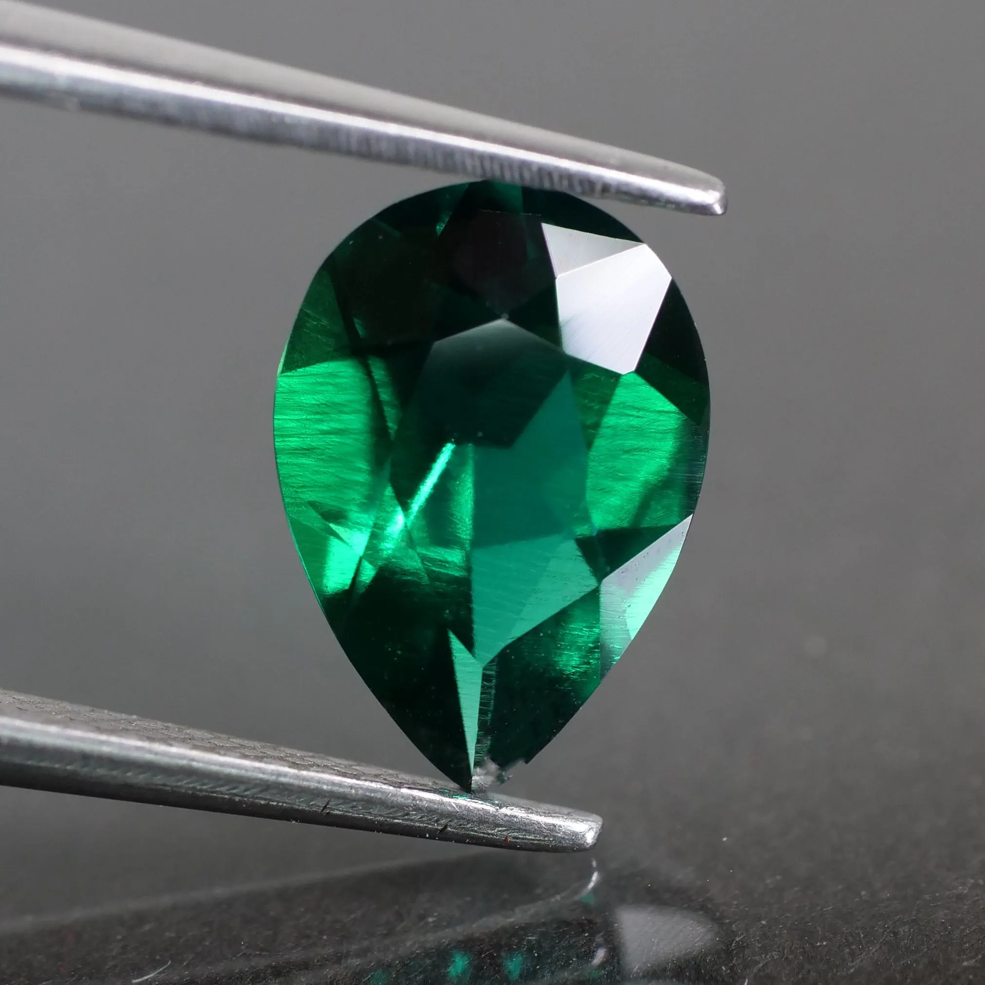 Emerald | Lab-Created Hydrothermal, pear cut 10x7mm, VS 1.43ct