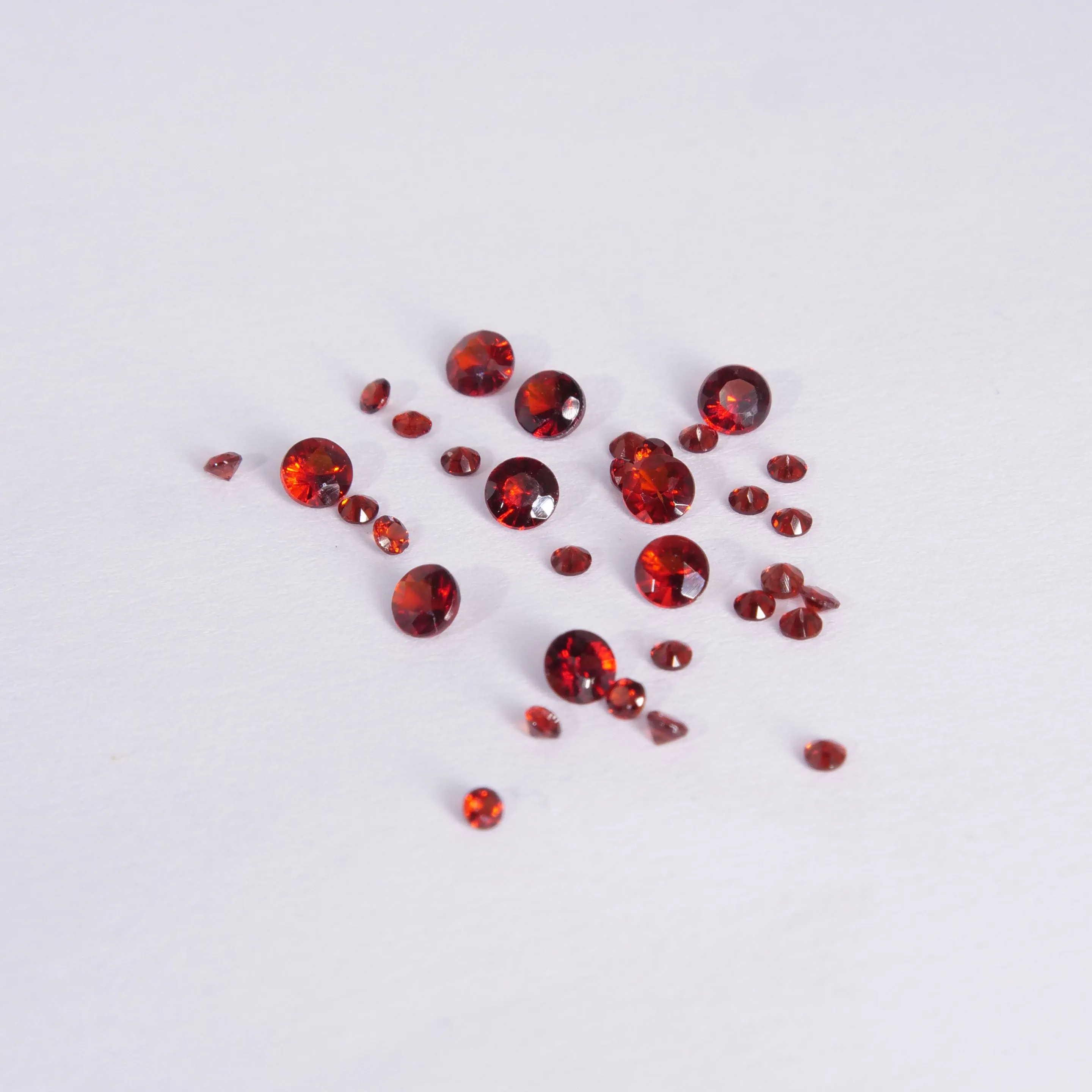 Garnet | natural, round cut, accent stone