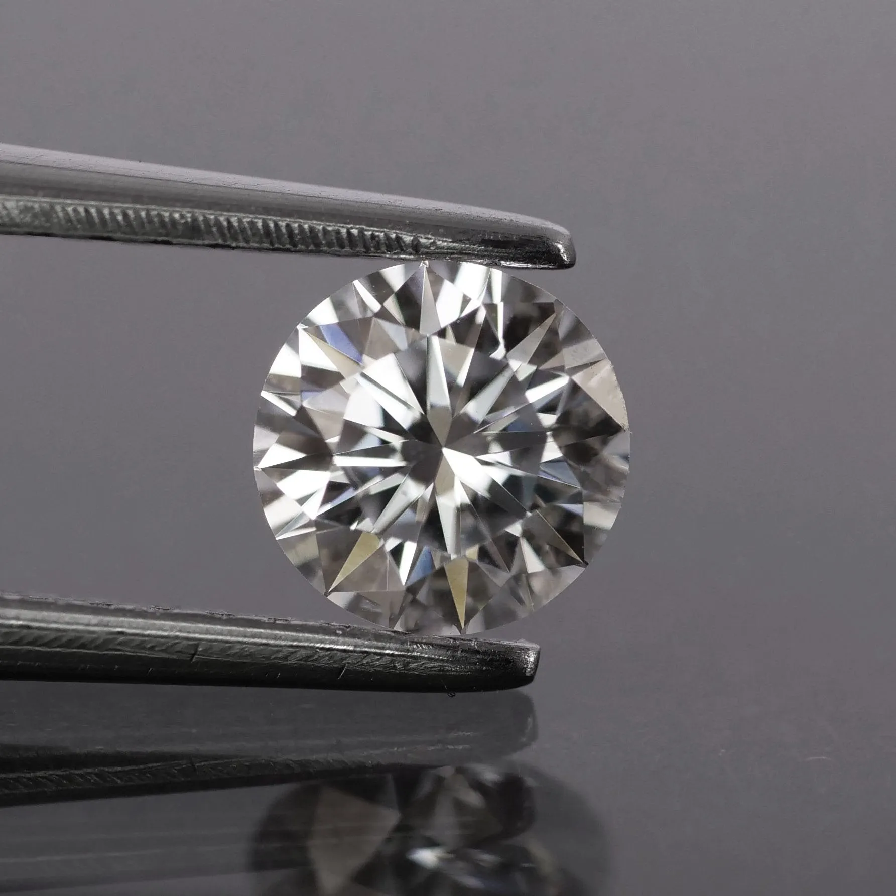 Moissanite | round cut 5mm, G color, VS, 0.5 ct