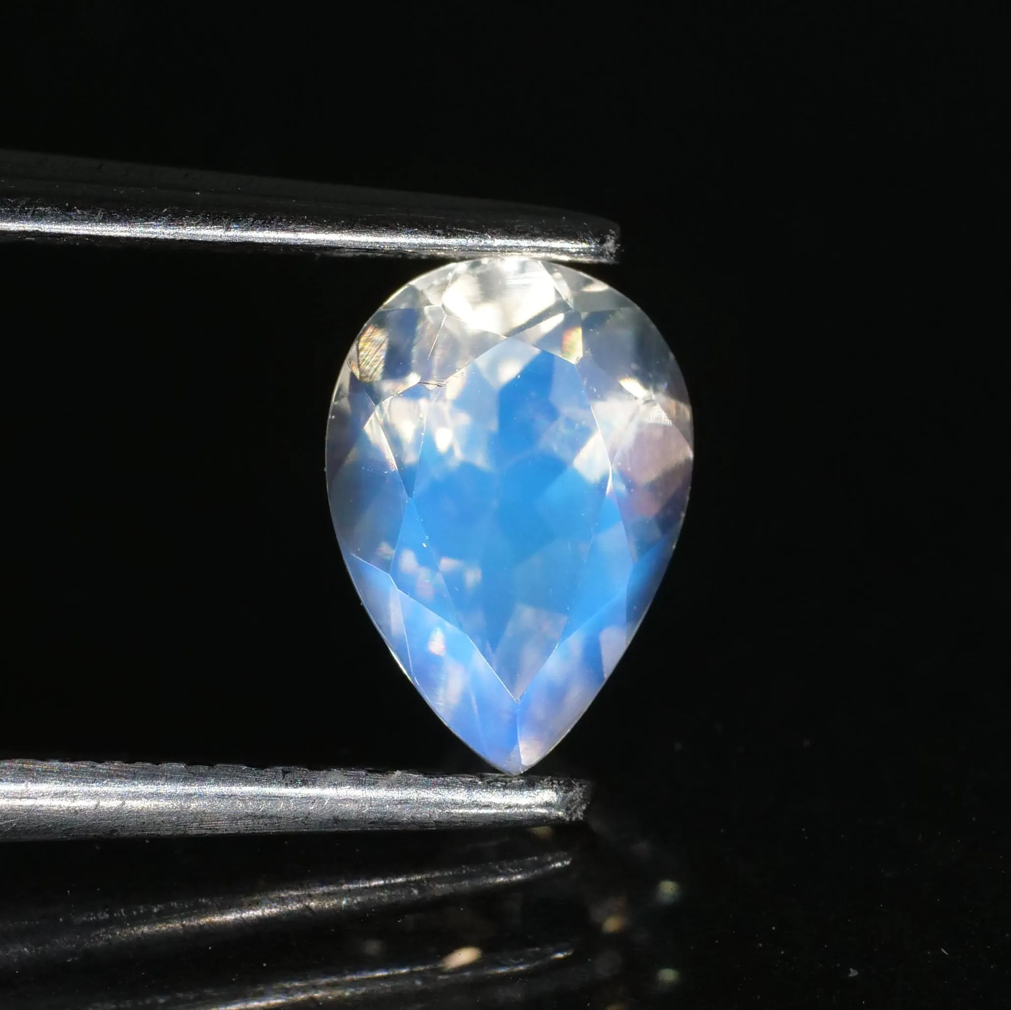 Moonstone | natural, pear cut 7x5mm, VS Africa, 0.7 ct