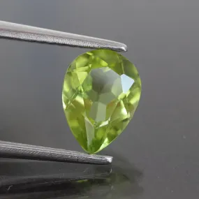 Peridot | natural, pear cut 8x6mm, VS, 0.9 ct