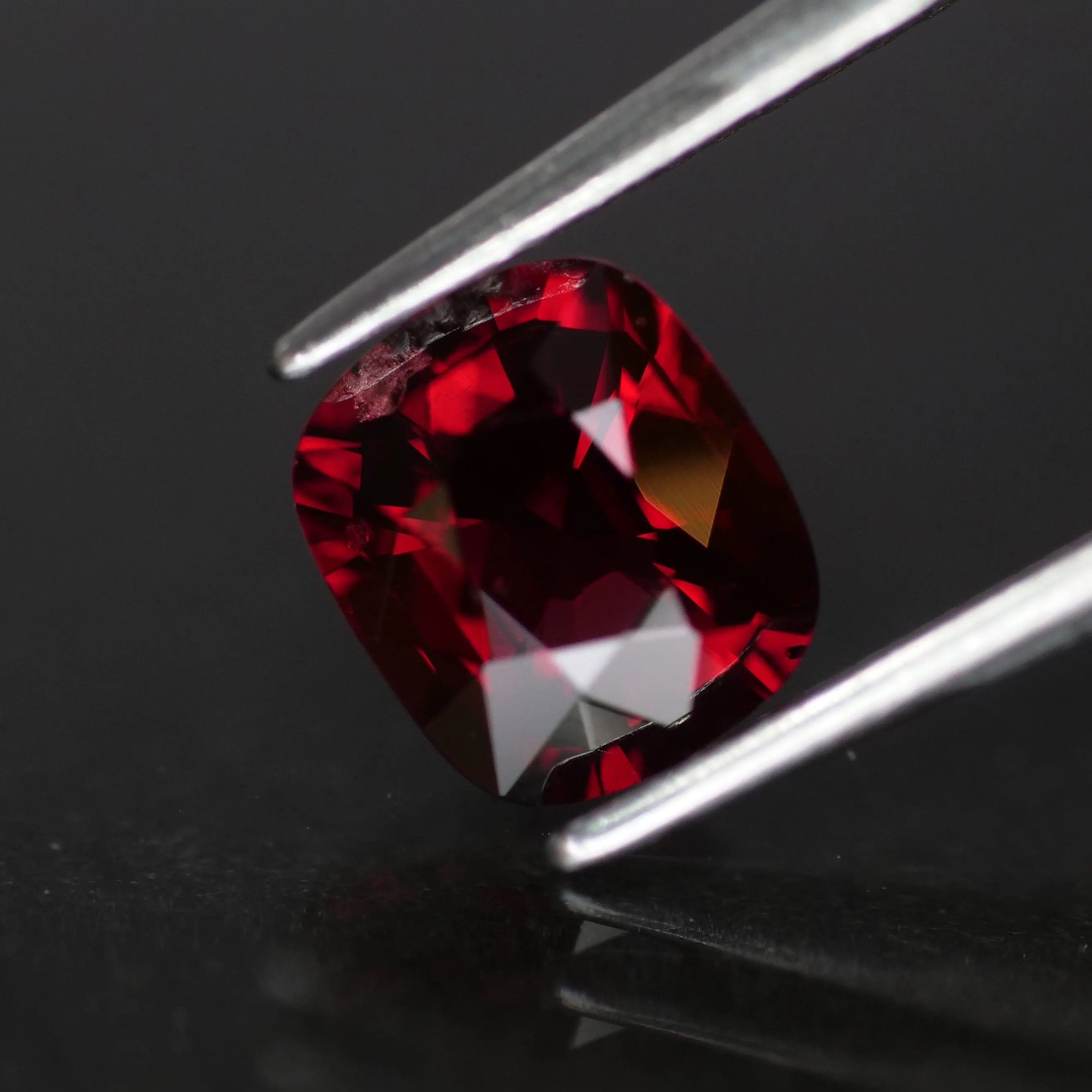 Red Spinel | GLC certified | natural, cushion cut, VS, *6.5x5.5mm, VS, 1.1ct