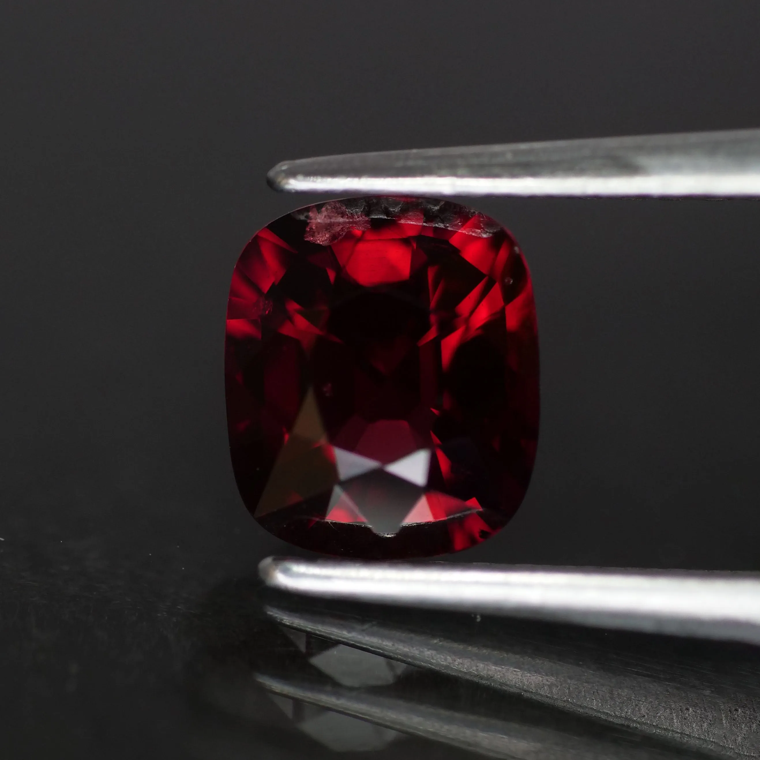 Red Spinel | GLC certified | natural, cushion cut, VS, *6.5x5.5mm, VS, 1.1ct