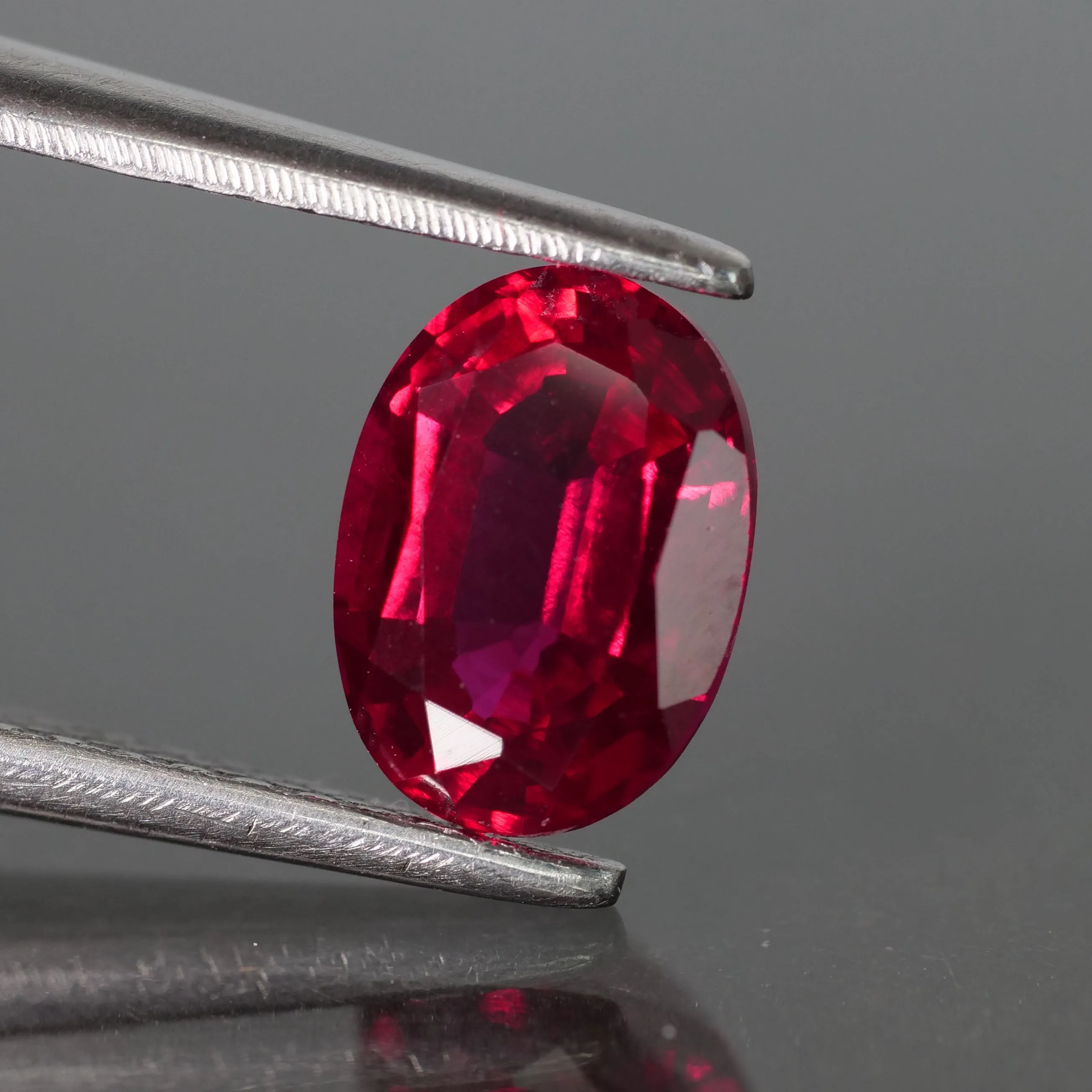 Ruby | Lab created Hydrothermal , oval cut 7x5 mm, 1 ct