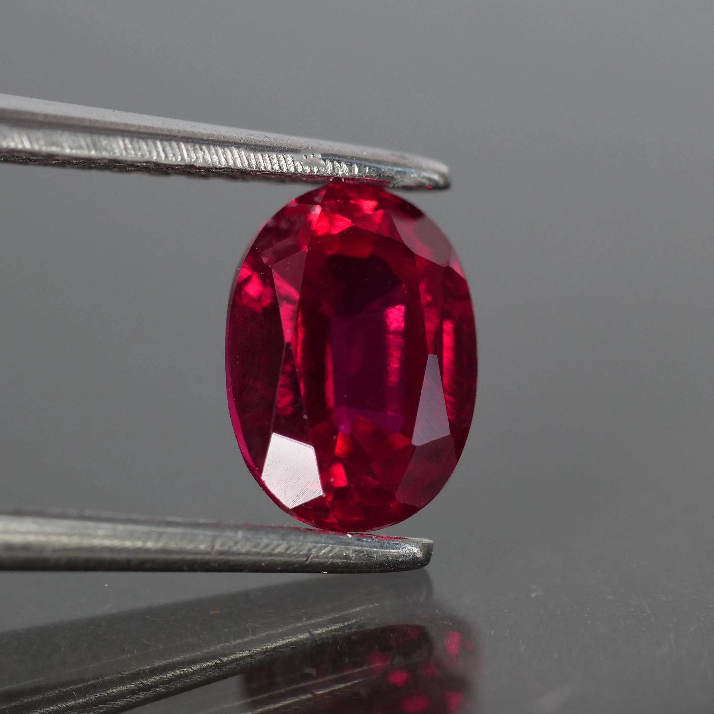 Ruby | Lab created Hydrothermal , oval cut 7x5 mm, 1 ct