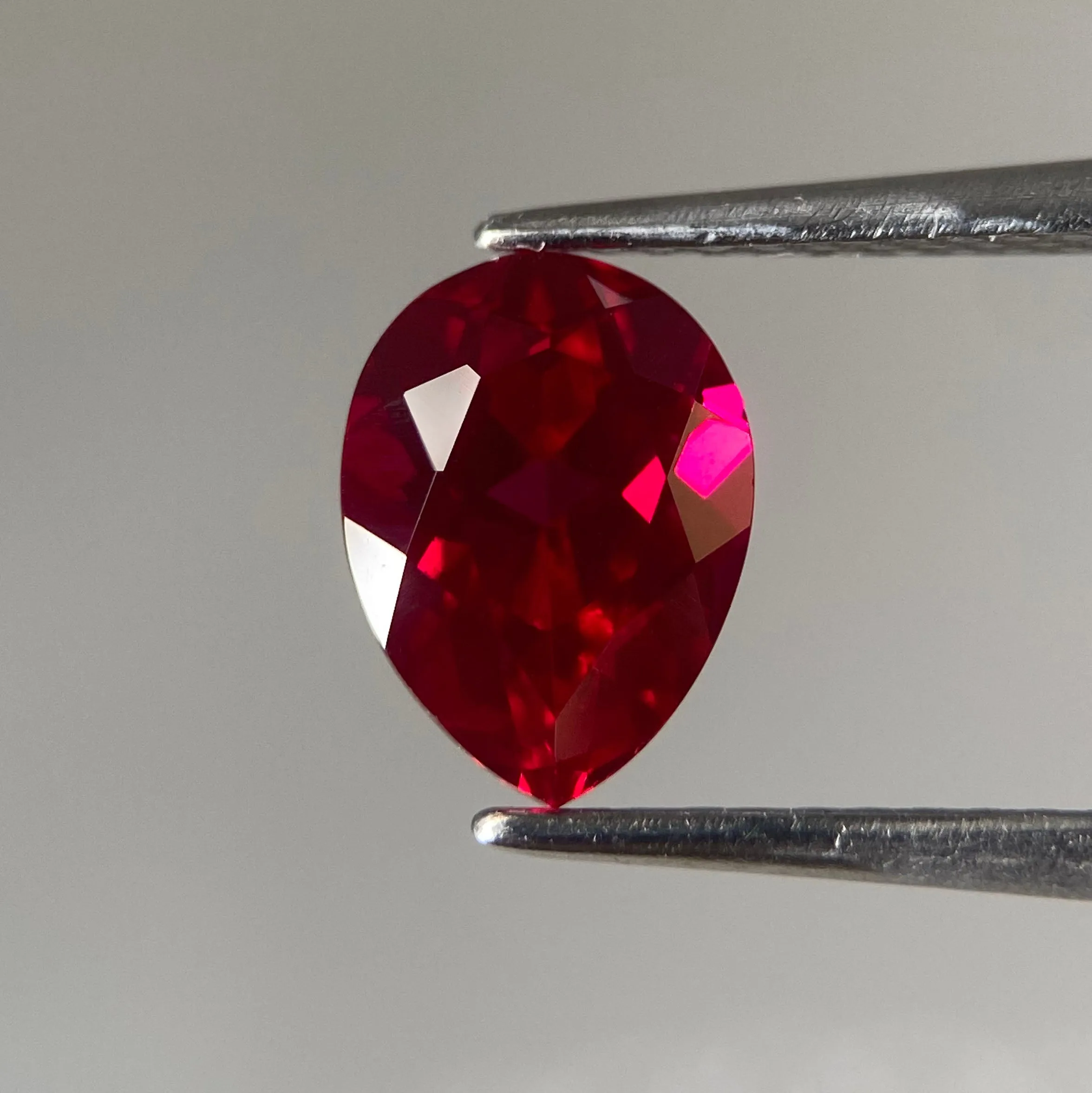 Ruby | Lab created, pear cut 8x6 mm, 1.5 ct