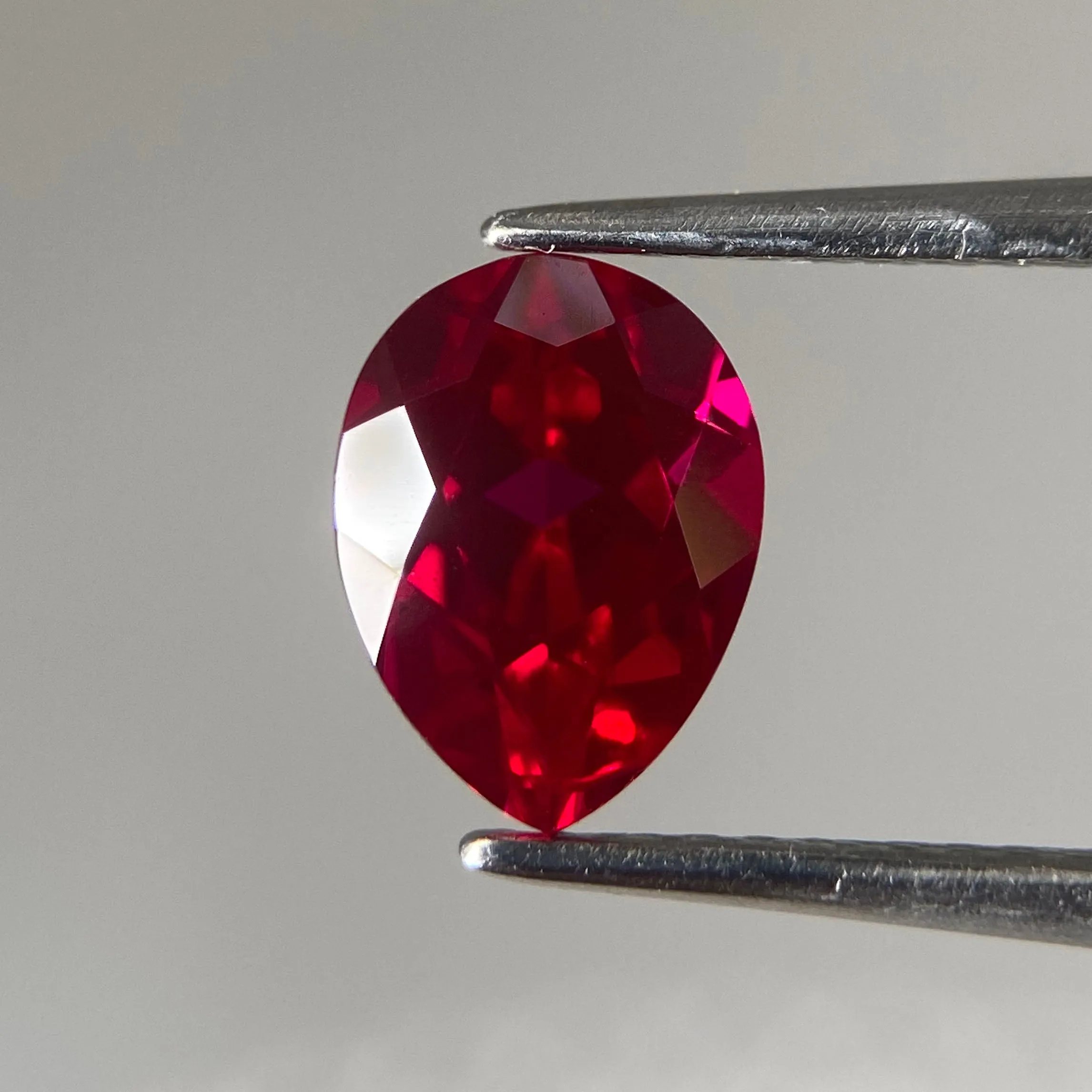 Ruby | Lab created, pear cut 8x6 mm, 1.5 ct