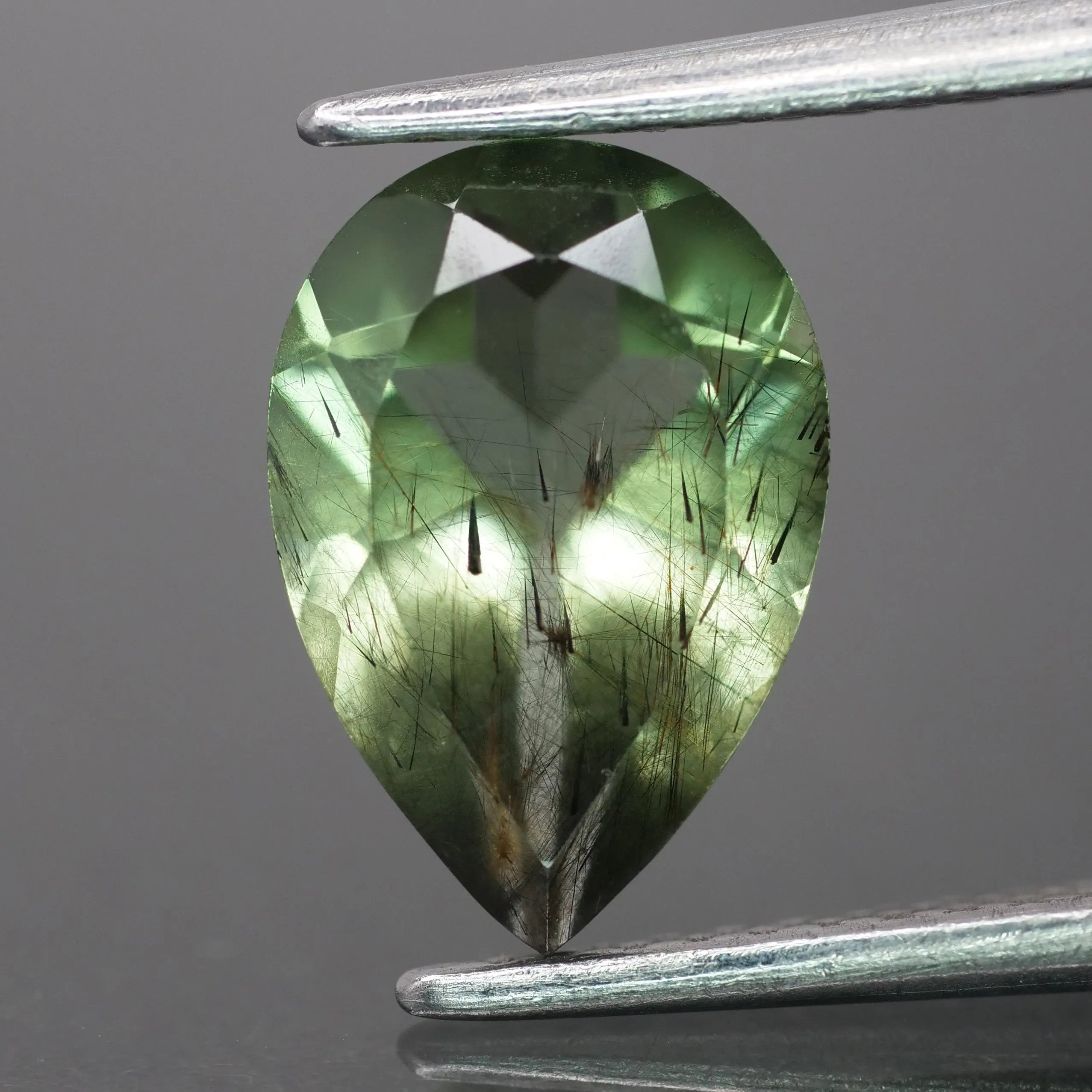 Rutile Peridot | natural, pear cut *8x6mm, VS, 1.4 ct