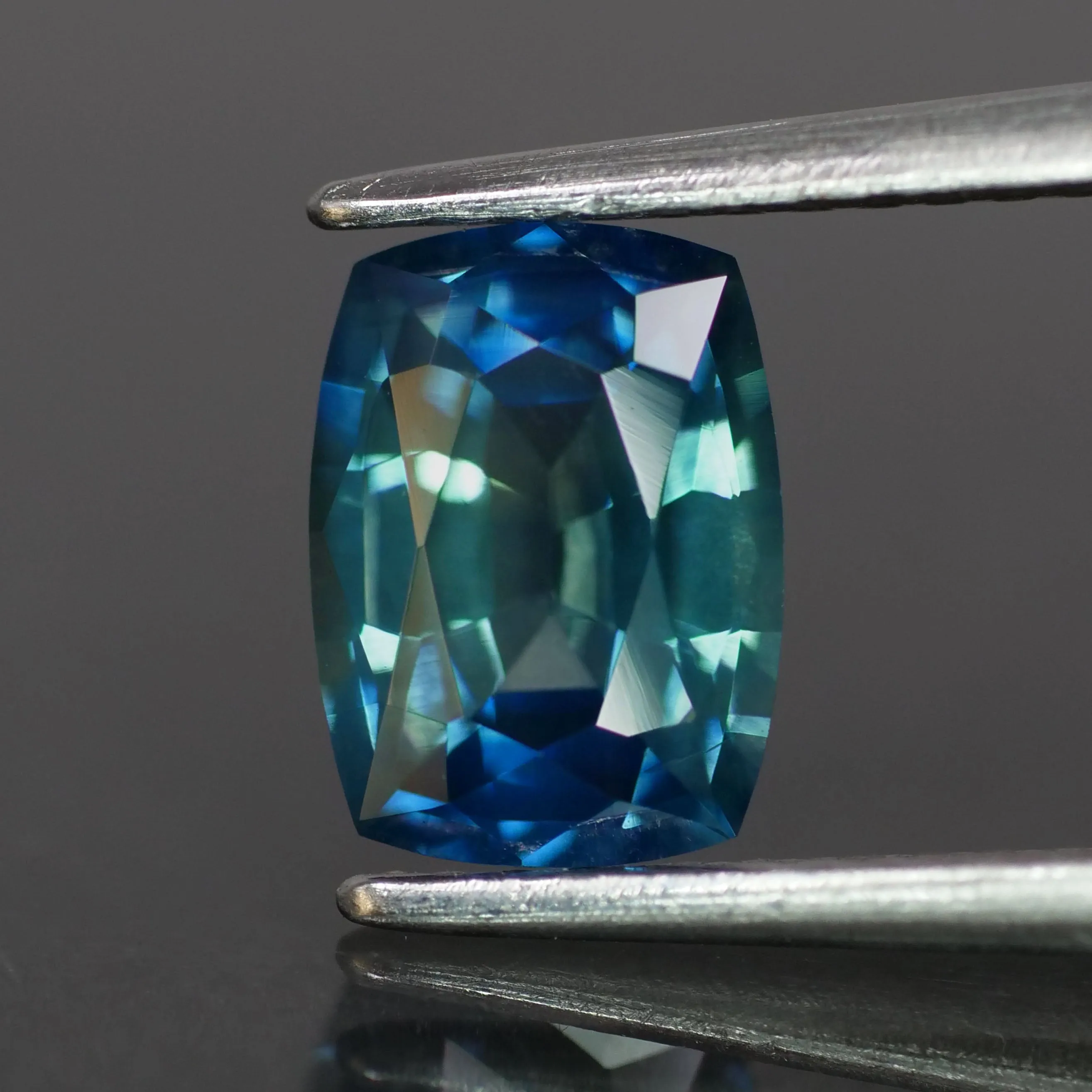 Sapphire | natural, bi-color, modified cushion cut *7.5X5.5 mm, 1.35ct