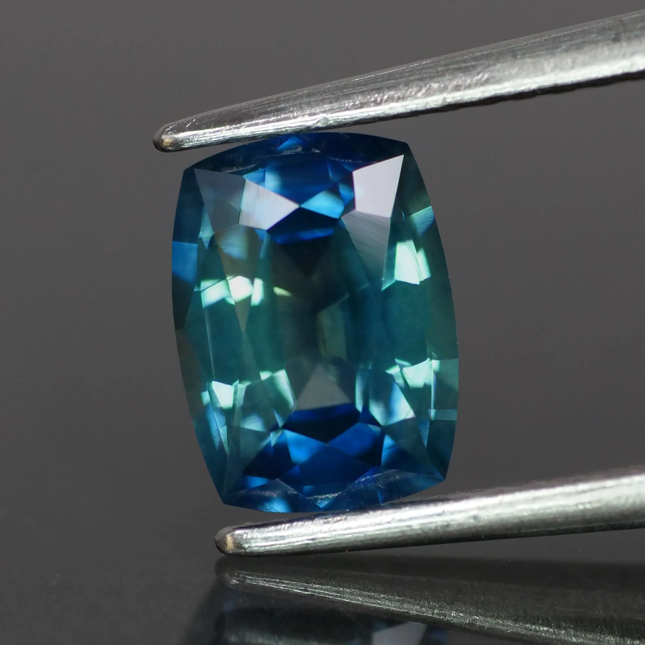 Sapphire | natural, bi-color, modified cushion cut *7.5X5.5 mm, 1.35ct