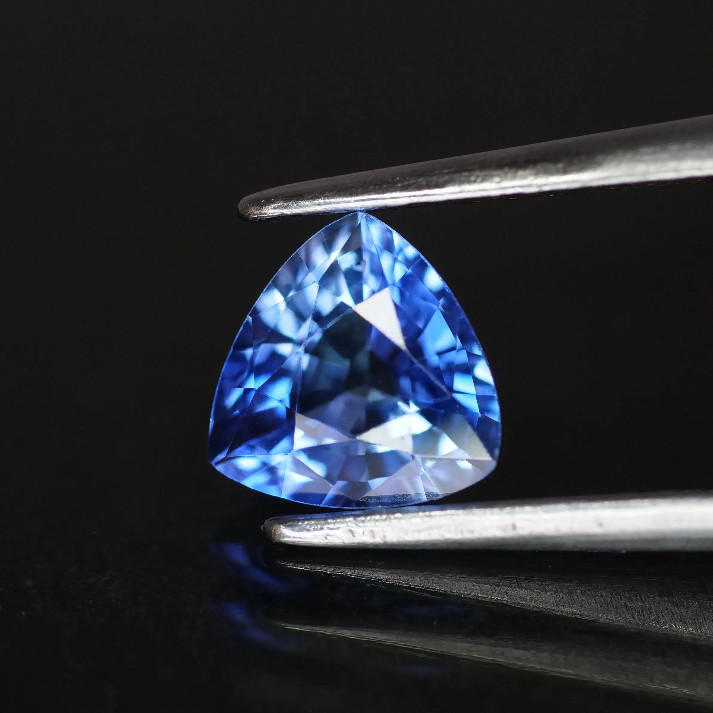 Sapphire | natural, blue, trillion cut 6x6mm, VVS, 0.99ct, Ceylon