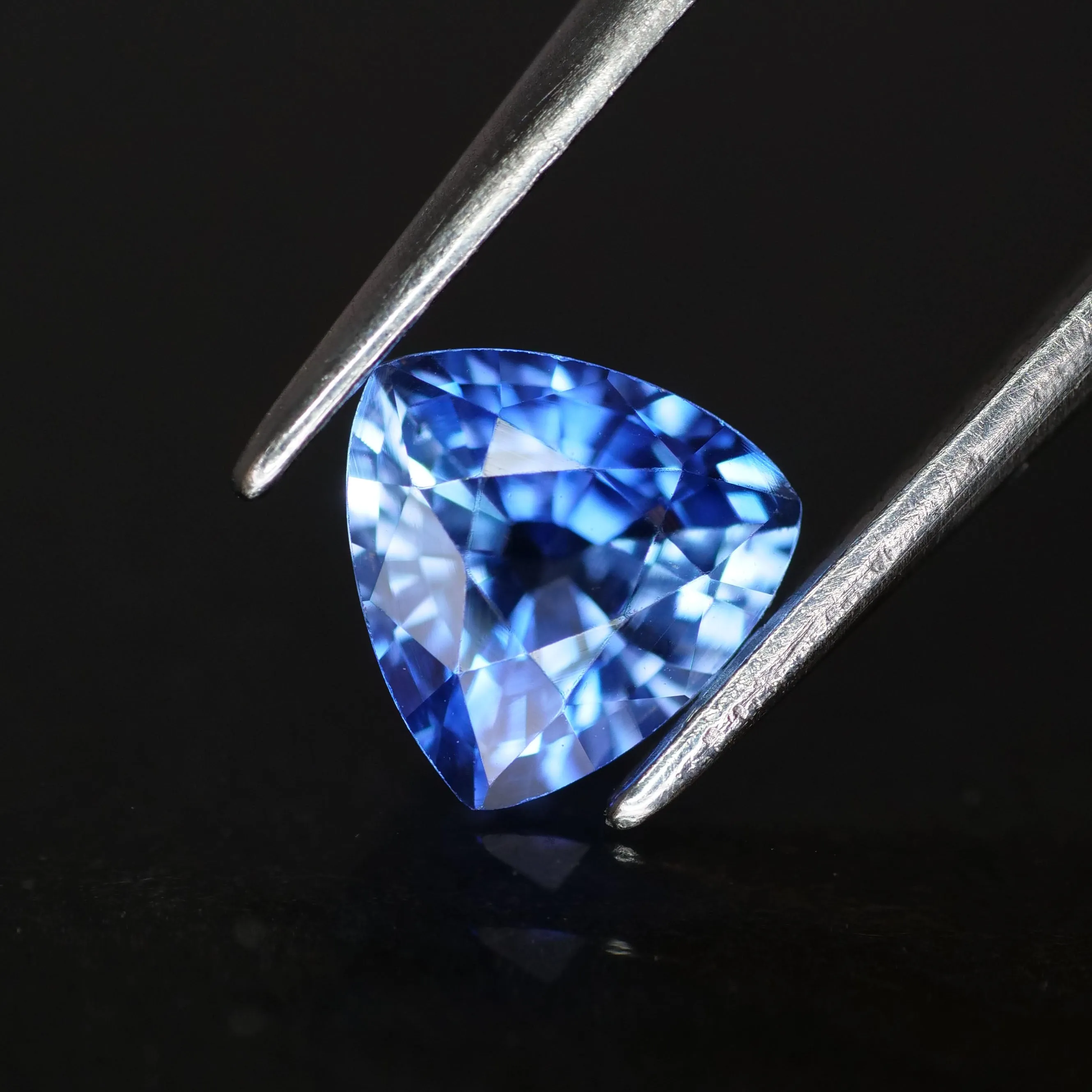 Sapphire | natural, blue, trillion cut 6x6mm, VVS, 0.99ct, Ceylon