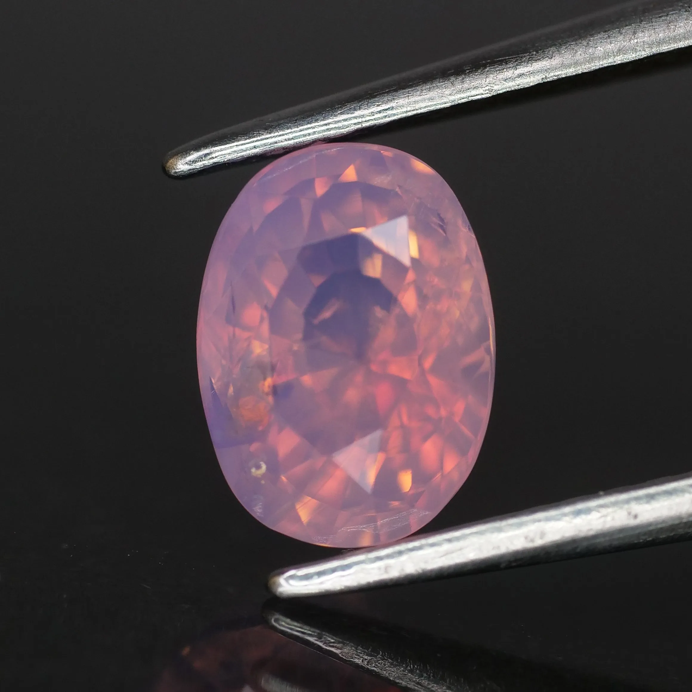 Sapphire opalescent | natural purplish pink, oval cut *7.5x5.5mm, VS 1.5ct