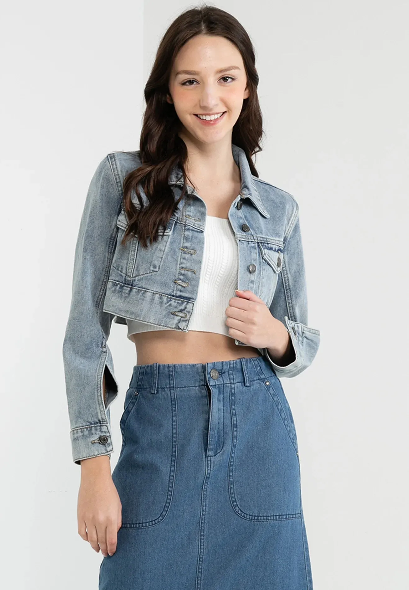 VOIR JEANS Double Flap Pockets Crop Denim Jacket